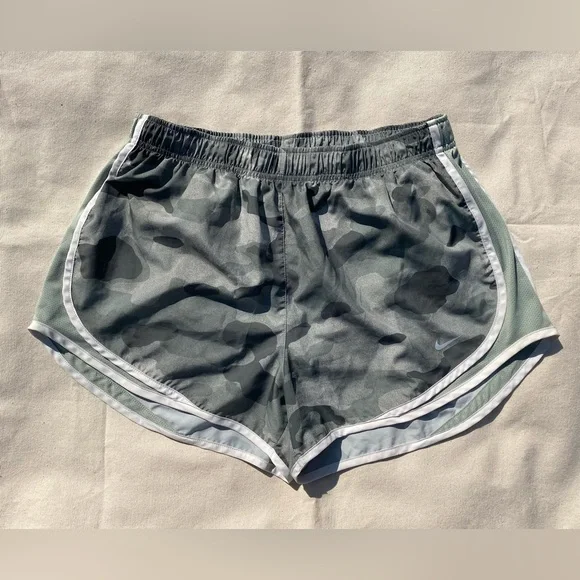 Nike Dri-Fit Women's Green Camo Athletic Shorts Drawstring Sporty Casual Short L - Picture 1 of 5
